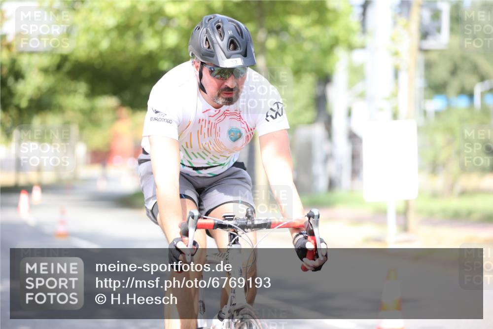 11.08.2024 - GEWOBA Citytriathlon Bremen H.Heesch http://msf.ph/oto/6769193 11.08.2024 10:42:21 Radfahren 22, 74, 106 meine-sportfotos.de