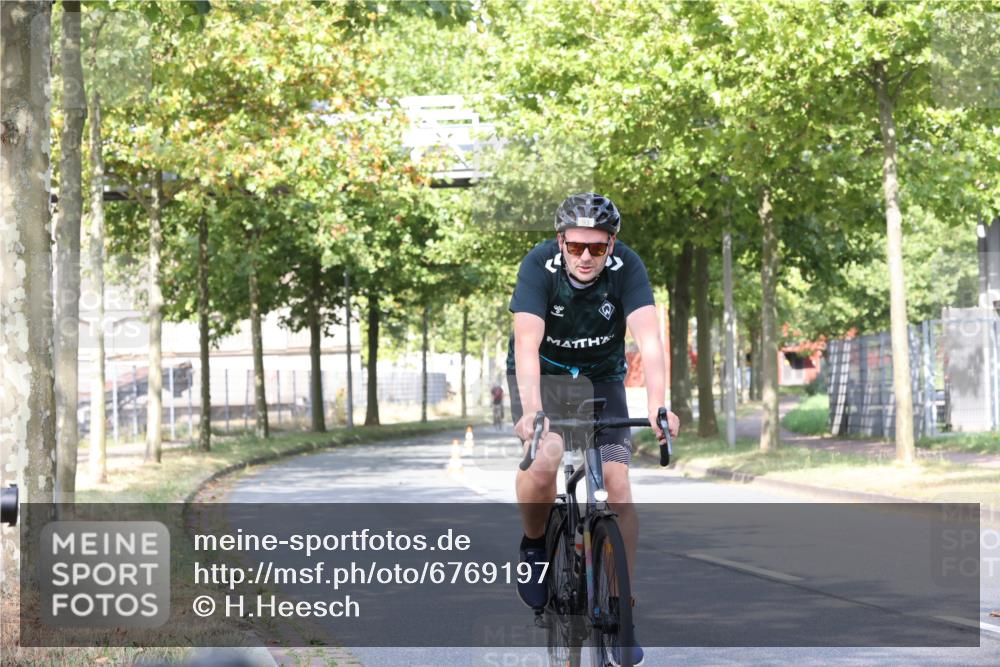 11.08.2024 - GEWOBA Citytriathlon Bremen H.Heesch http://msf.ph/oto/6769197 11.08.2024 10:25:54 Radfahren 12, 13, 36, 54, 93 meine-sportfotos.de