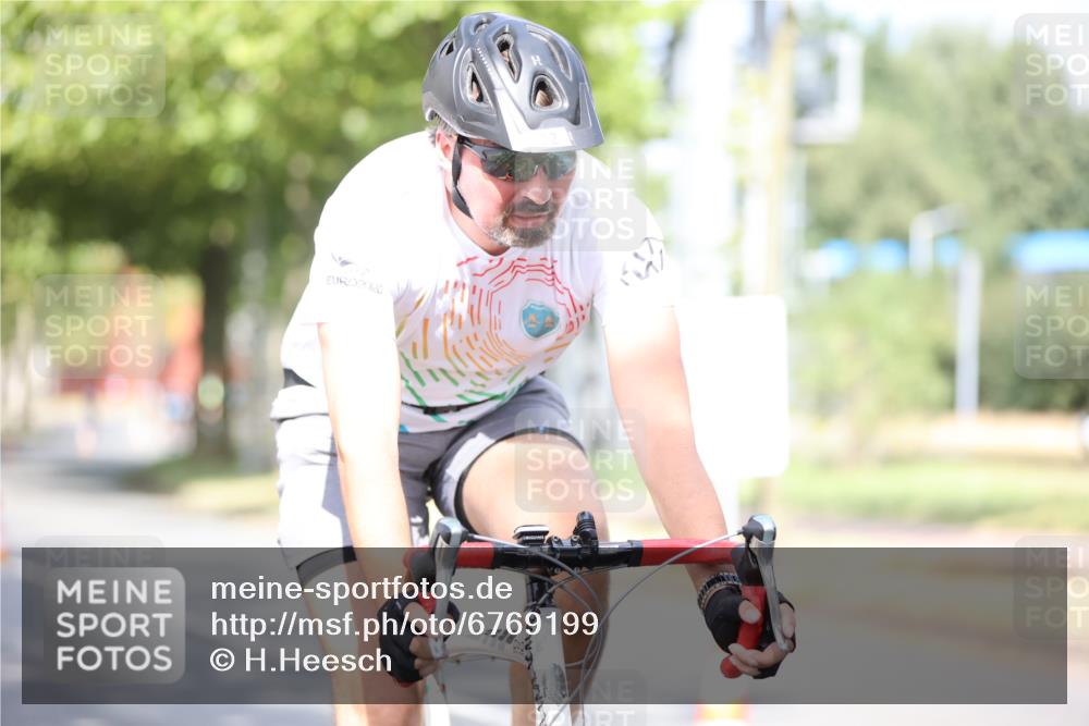 11.08.2024 - GEWOBA Citytriathlon Bremen H.Heesch http://msf.ph/oto/6769199 11.08.2024 10:42:21 Radfahren 22, 74, 106 meine-sportfotos.de