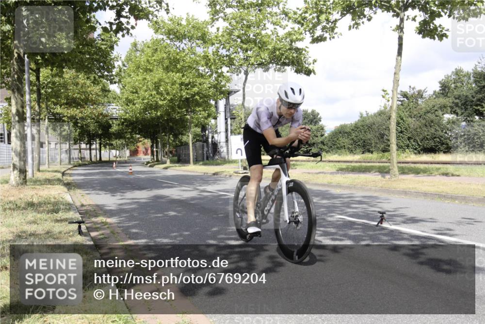 11.08.2024 - GEWOBA Citytriathlon Bremen H.Heesch http://msf.ph/oto/6769204 11.08.2024 11:33:01 Radfahren 800 meine-sportfotos.de