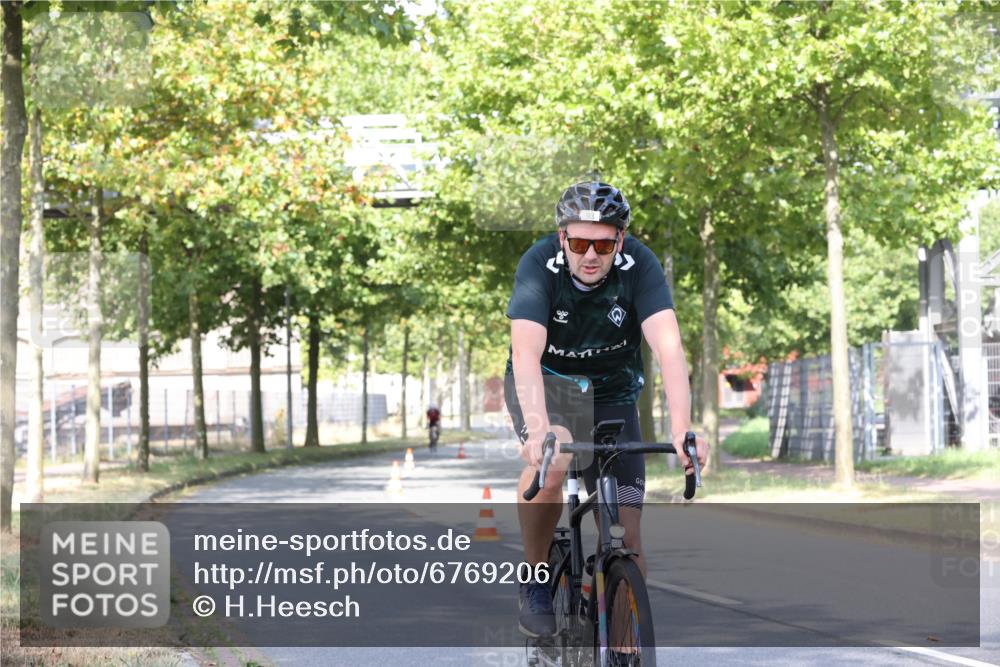 11.08.2024 - GEWOBA Citytriathlon Bremen H.Heesch http://msf.ph/oto/6769206 11.08.2024 10:25:54 Radfahren 12, 13, 36, 54, 93 meine-sportfotos.de