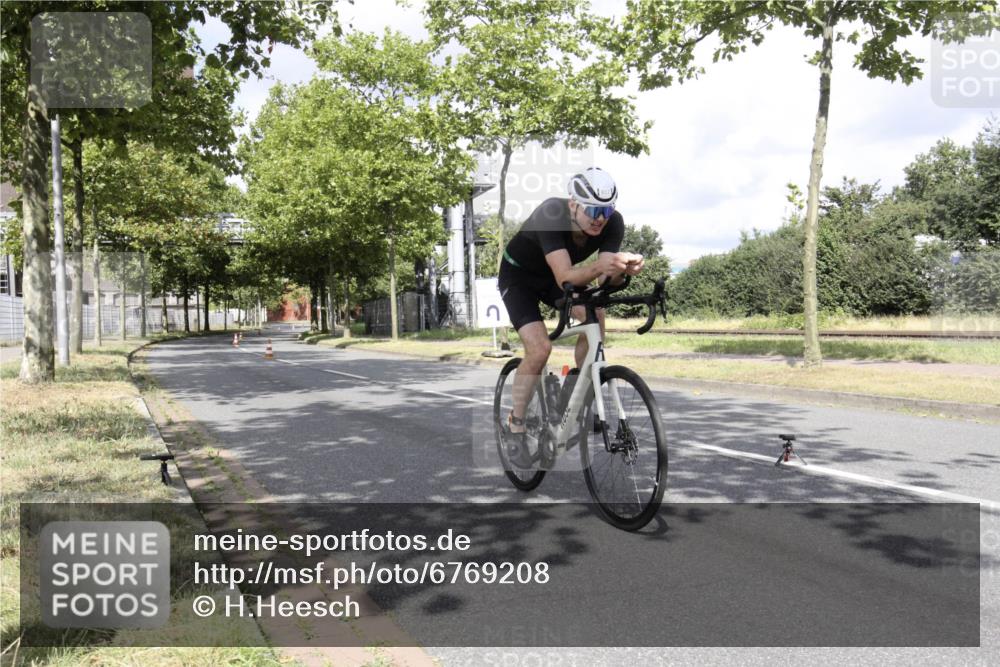 11.08.2024 - GEWOBA Citytriathlon Bremen H.Heesch http://msf.ph/oto/6769208 11.08.2024 11:34:26 Radfahren 812 meine-sportfotos.de