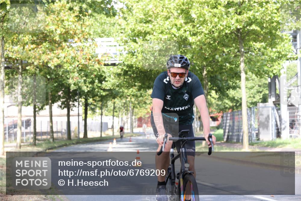 11.08.2024 - GEWOBA Citytriathlon Bremen H.Heesch http://msf.ph/oto/6769209 11.08.2024 10:25:54 Radfahren 12, 13, 36, 54, 93 meine-sportfotos.de