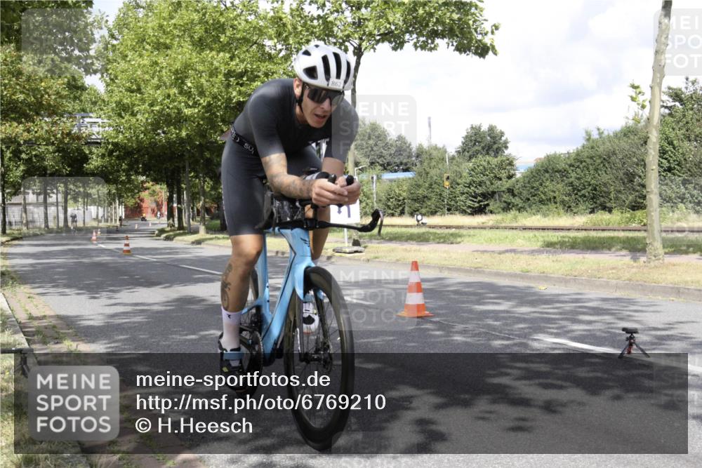 11.08.2024 - GEWOBA Citytriathlon Bremen H.Heesch http://msf.ph/oto/6769210 11.08.2024 11:35:26 Radfahren 817, 862, 934 meine-sportfotos.de