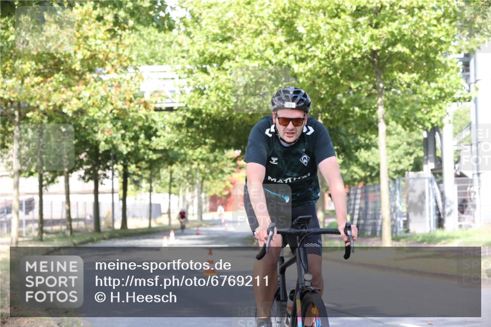 11.08.2024 - GEWOBA Citytriathlon Bremen H.Heesch http://msf.ph/oto/6769211 11.08.2024 10:25:54 Radfahren 12, 13, 36, 54, 93 meine-sportfotos.de
