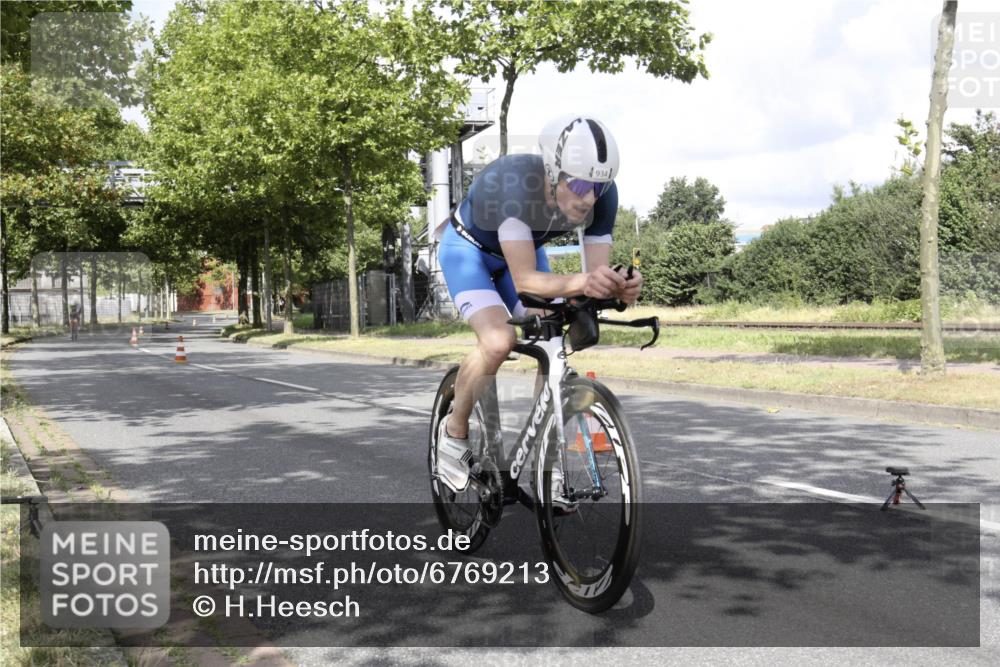 11.08.2024 - GEWOBA Citytriathlon Bremen H.Heesch http://msf.ph/oto/6769213 11.08.2024 11:35:31 Radfahren 817, 862, 934 meine-sportfotos.de