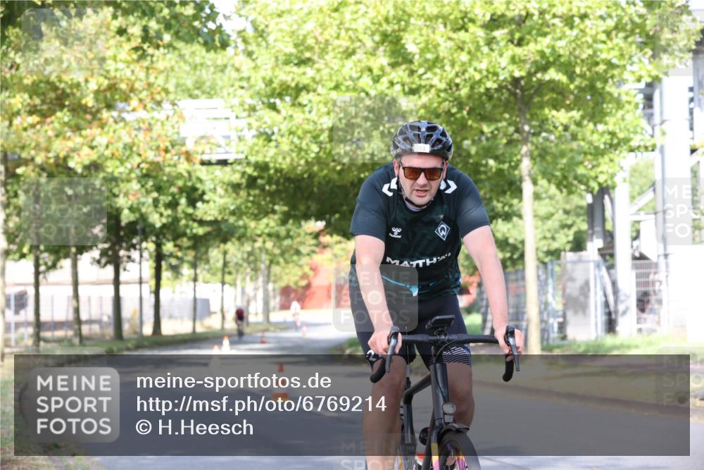 11.08.2024 - GEWOBA Citytriathlon Bremen H.Heesch http://msf.ph/oto/6769214 11.08.2024 10:25:54 Radfahren 12, 13, 36, 54, 93 meine-sportfotos.de
