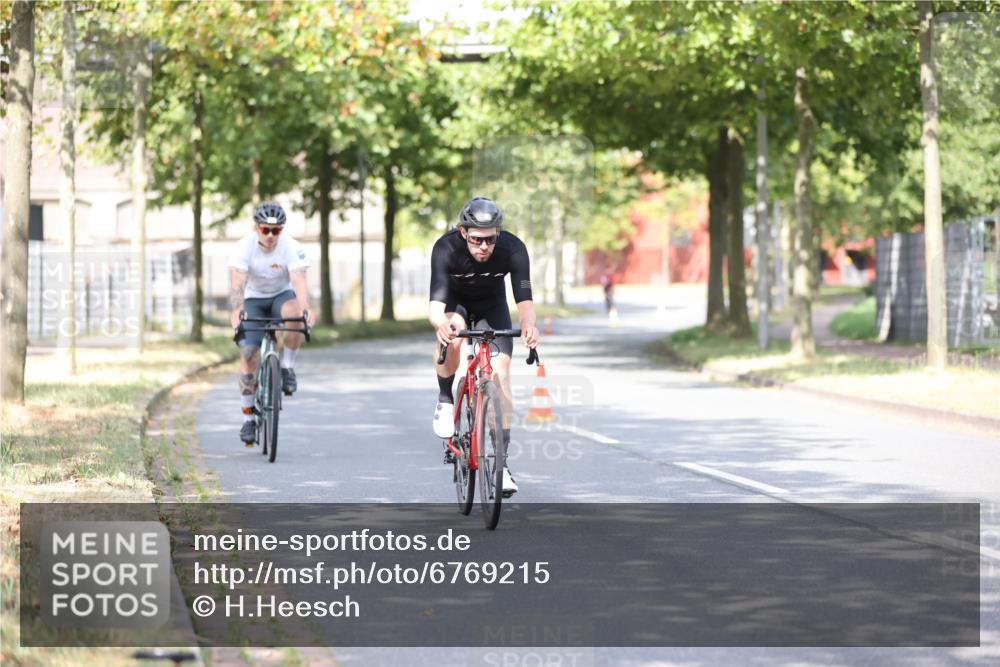 11.08.2024 - GEWOBA Citytriathlon Bremen H.Heesch http://msf.ph/oto/6769215 11.08.2024 10:42:33 Radfahren 12, 67, 68, 74, 88, 106 meine-sportfotos.de