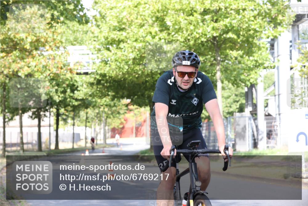11.08.2024 - GEWOBA Citytriathlon Bremen H.Heesch http://msf.ph/oto/6769217 11.08.2024 10:25:54 Radfahren 12, 13, 36, 54, 93 meine-sportfotos.de