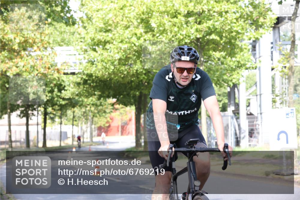 11.08.2024 - GEWOBA Citytriathlon Bremen H.Heesch http://msf.ph/oto/6769219 11.08.2024 10:25:54 Radfahren 12, 13, 36, 54, 93 meine-sportfotos.de