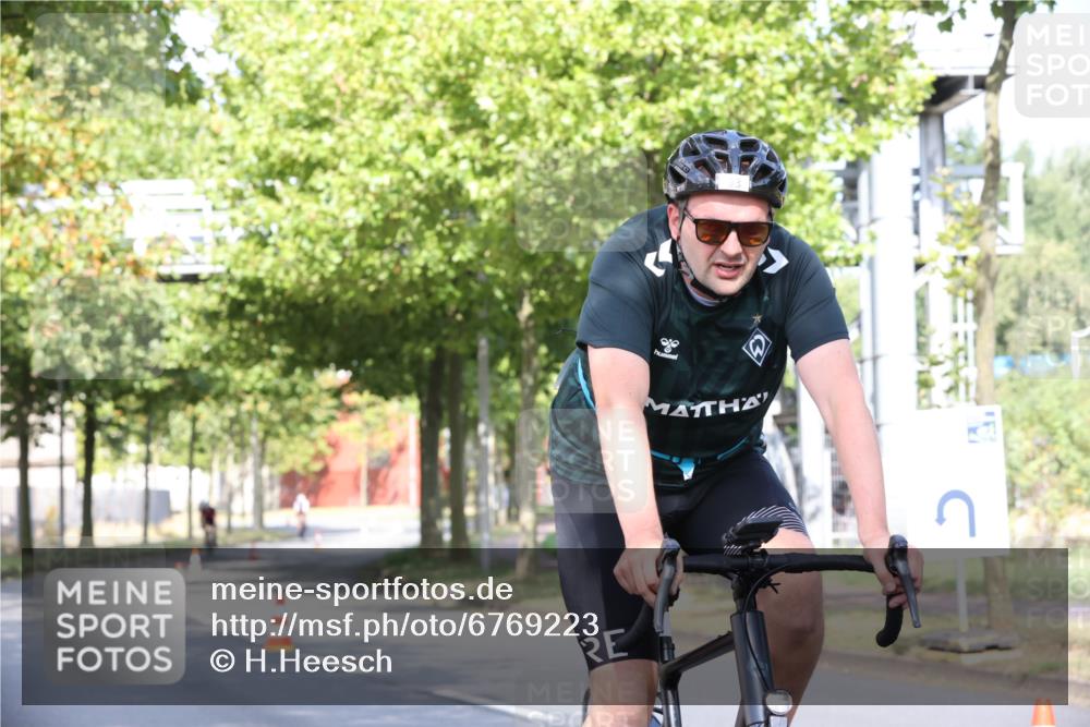 11.08.2024 - GEWOBA Citytriathlon Bremen H.Heesch http://msf.ph/oto/6769223 11.08.2024 10:25:54 Radfahren 12, 13, 36, 54, 93 meine-sportfotos.de