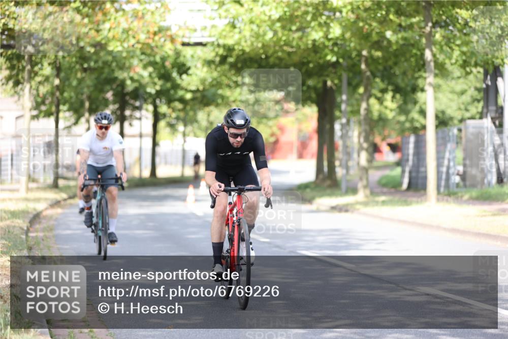 11.08.2024 - GEWOBA Citytriathlon Bremen H.Heesch http://msf.ph/oto/6769226 11.08.2024 10:42:34 Radfahren 12, 67, 68, 74, 88, 106 meine-sportfotos.de