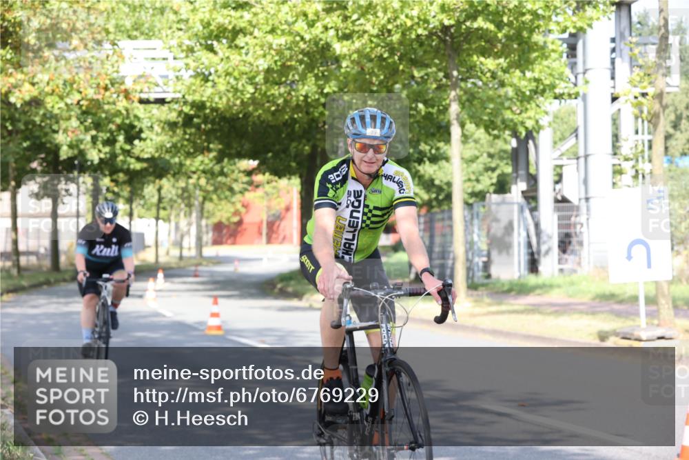11.08.2024 - GEWOBA Citytriathlon Bremen H.Heesch http://msf.ph/oto/6769229 11.08.2024 10:26:11 Radfahren 36, 39, 54, 97 meine-sportfotos.de