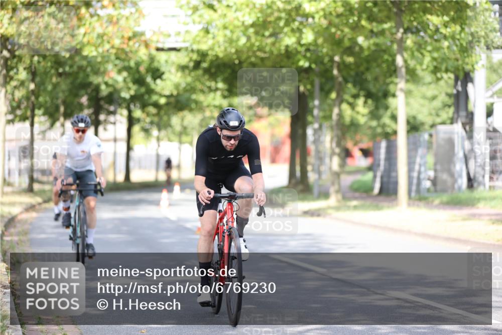 11.08.2024 - GEWOBA Citytriathlon Bremen H.Heesch http://msf.ph/oto/6769230 11.08.2024 10:42:34 Radfahren 12, 67, 68, 74, 88, 106 meine-sportfotos.de