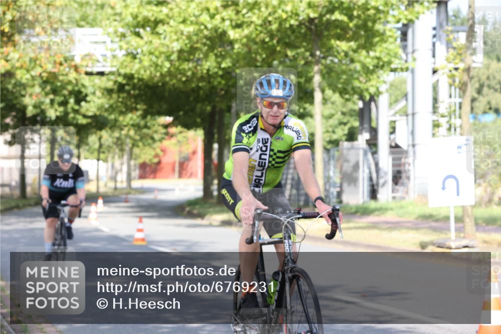 11.08.2024 - GEWOBA Citytriathlon Bremen H.Heesch http://msf.ph/oto/6769231 11.08.2024 10:26:11 Radfahren 36, 39, 54, 97 meine-sportfotos.de