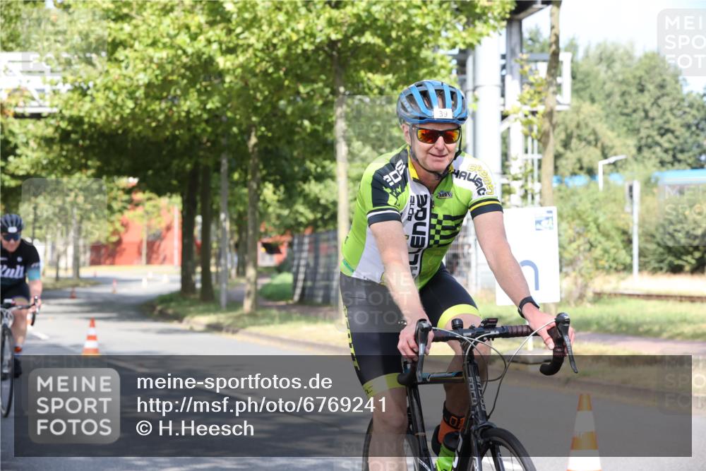 11.08.2024 - GEWOBA Citytriathlon Bremen H.Heesch http://msf.ph/oto/6769241 11.08.2024 10:26:11 Radfahren 36, 39, 54, 97 meine-sportfotos.de