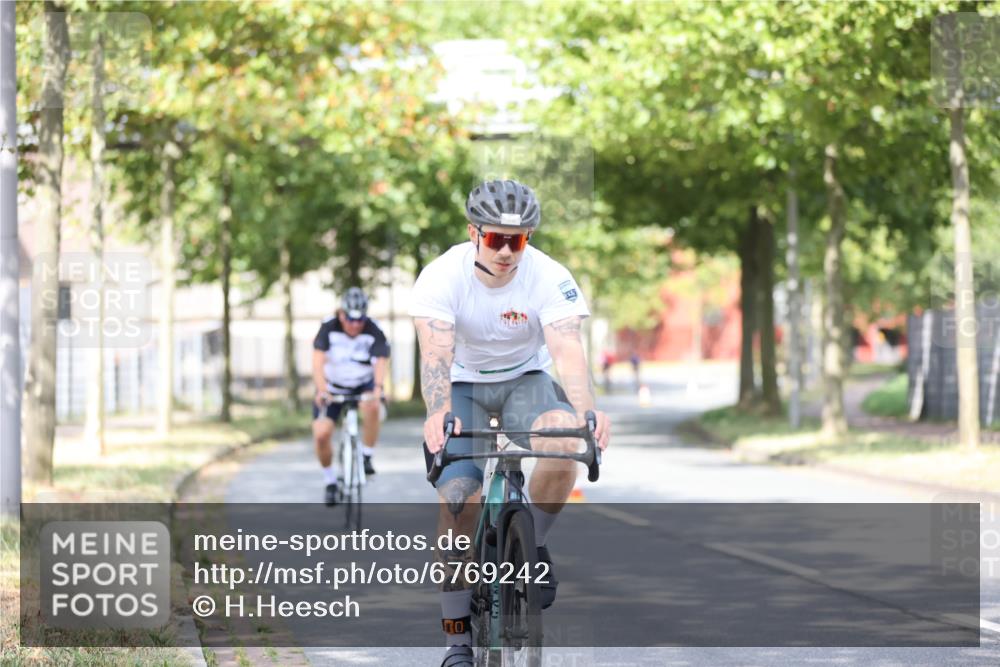 11.08.2024 - GEWOBA Citytriathlon Bremen H.Heesch http://msf.ph/oto/6769242 11.08.2024 10:42:35 Radfahren 12, 67, 68, 74, 88, 106 meine-sportfotos.de