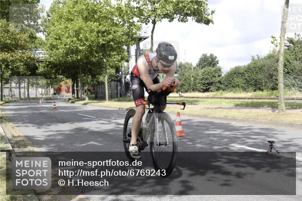 11.08.2024 - GEWOBA Citytriathlon Bremen H.Heesch http://msf.ph/oto/6769243 11.08.2024 11:36:25 Radfahren 762, 818 meine-sportfotos.de