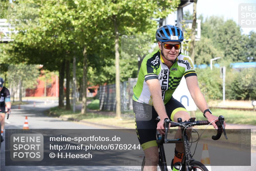 11.08.2024 - GEWOBA Citytriathlon Bremen H.Heesch http://msf.ph/oto/6769244 11.08.2024 10:26:11 Radfahren 36, 39, 54, 97 meine-sportfotos.de
