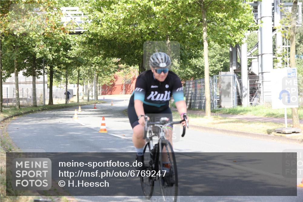 11.08.2024 - GEWOBA Citytriathlon Bremen H.Heesch http://msf.ph/oto/6769247 11.08.2024 10:26:12 Radfahren 36, 39, 54, 97 meine-sportfotos.de