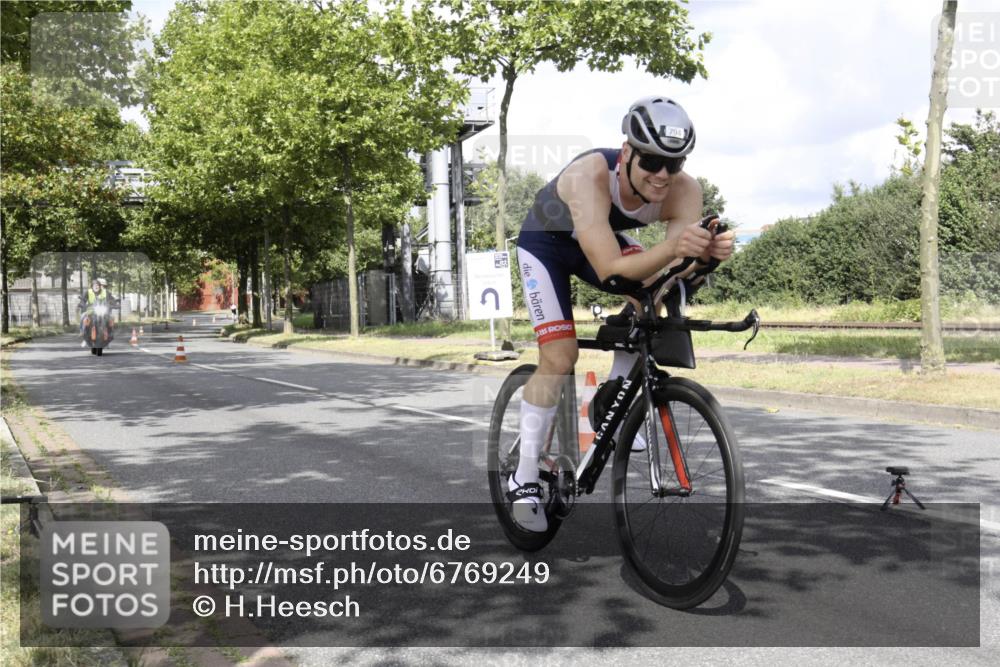 11.08.2024 - GEWOBA Citytriathlon Bremen H.Heesch http://msf.ph/oto/6769249 11.08.2024 11:36:50 Radfahren 794, 917 meine-sportfotos.de