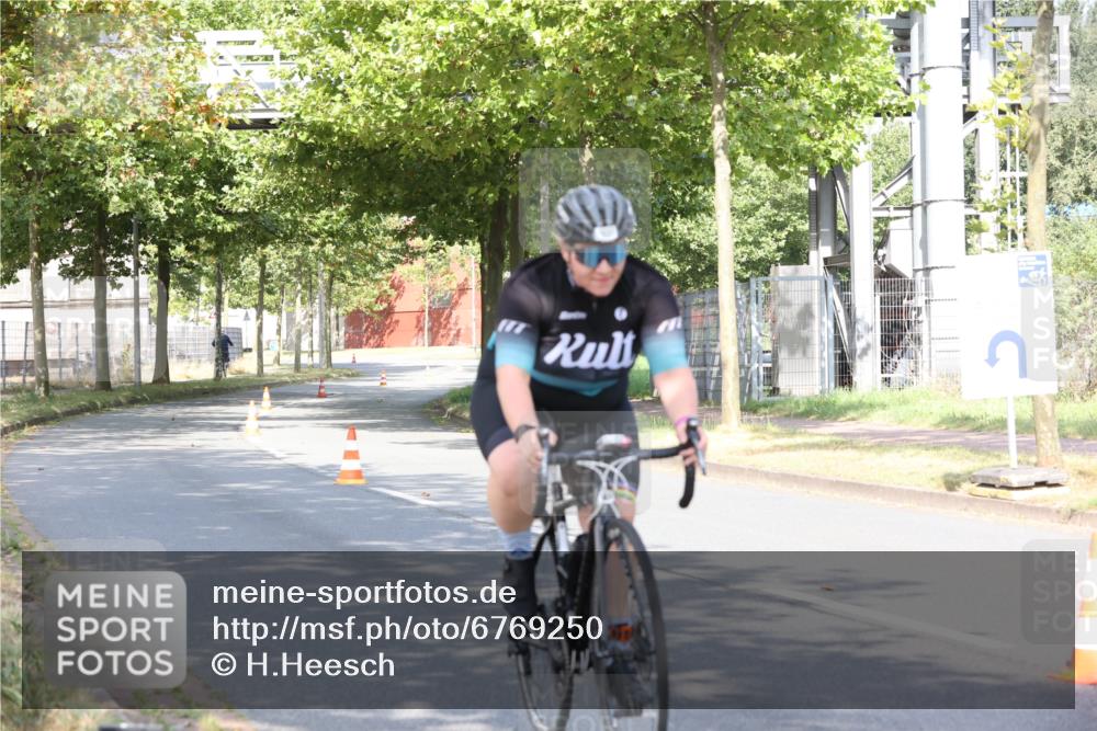 11.08.2024 - GEWOBA Citytriathlon Bremen H.Heesch http://msf.ph/oto/6769250 11.08.2024 10:26:12 Radfahren 36, 39, 54, 97 meine-sportfotos.de