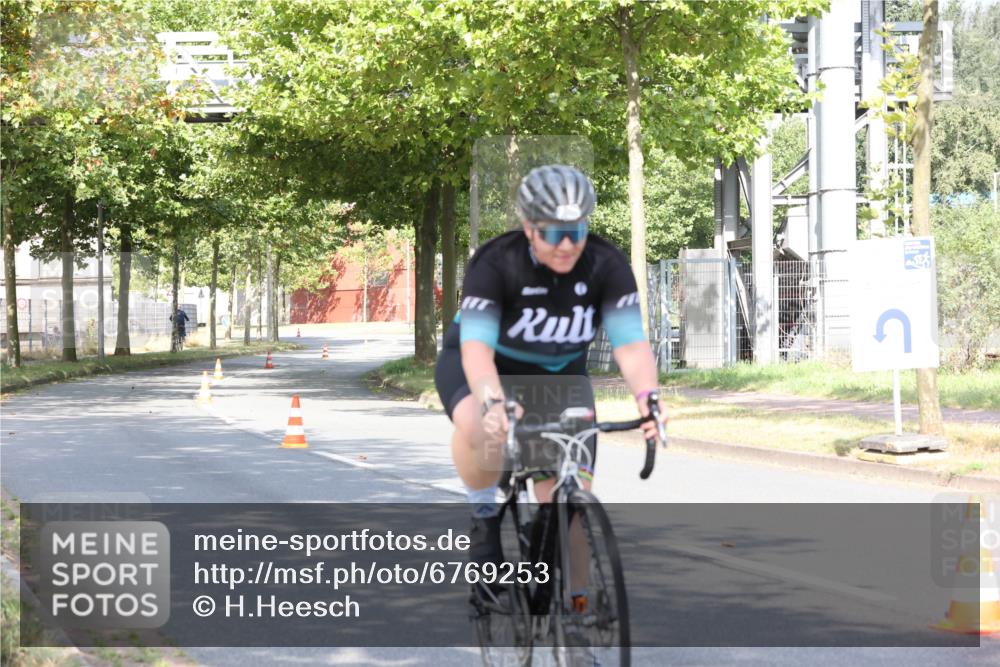 11.08.2024 - GEWOBA Citytriathlon Bremen H.Heesch http://msf.ph/oto/6769253 11.08.2024 10:26:12 Radfahren 36, 39, 54, 97 meine-sportfotos.de