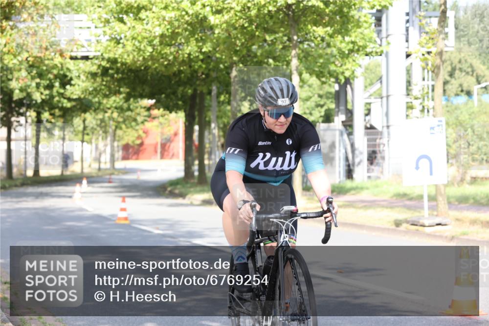 11.08.2024 - GEWOBA Citytriathlon Bremen H.Heesch http://msf.ph/oto/6769254 11.08.2024 10:26:12 Radfahren 36, 39, 54, 97 meine-sportfotos.de