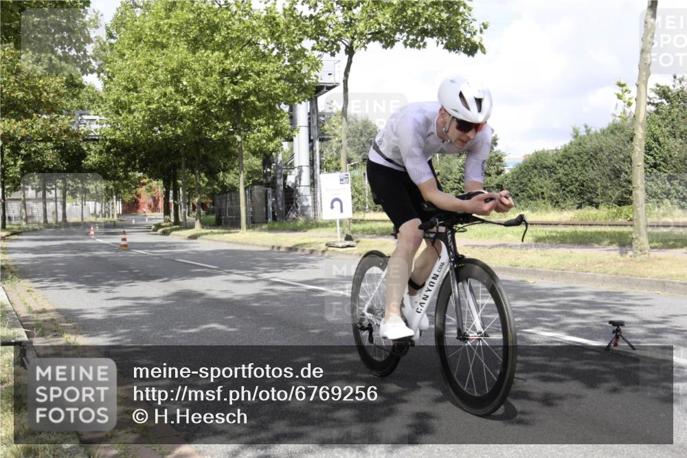11.08.2024 - GEWOBA Citytriathlon Bremen H.Heesch http://msf.ph/oto/6769256 11.08.2024 11:37:27 Radfahren 844 meine-sportfotos.de