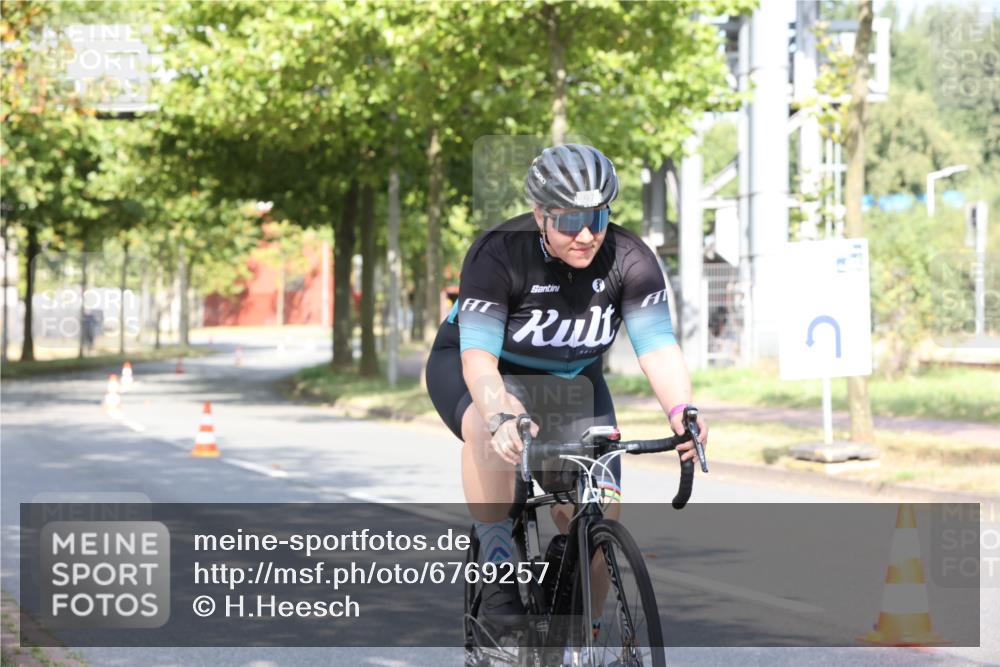 11.08.2024 - GEWOBA Citytriathlon Bremen H.Heesch http://msf.ph/oto/6769257 11.08.2024 10:26:12 Radfahren 36, 39, 54, 97 meine-sportfotos.de