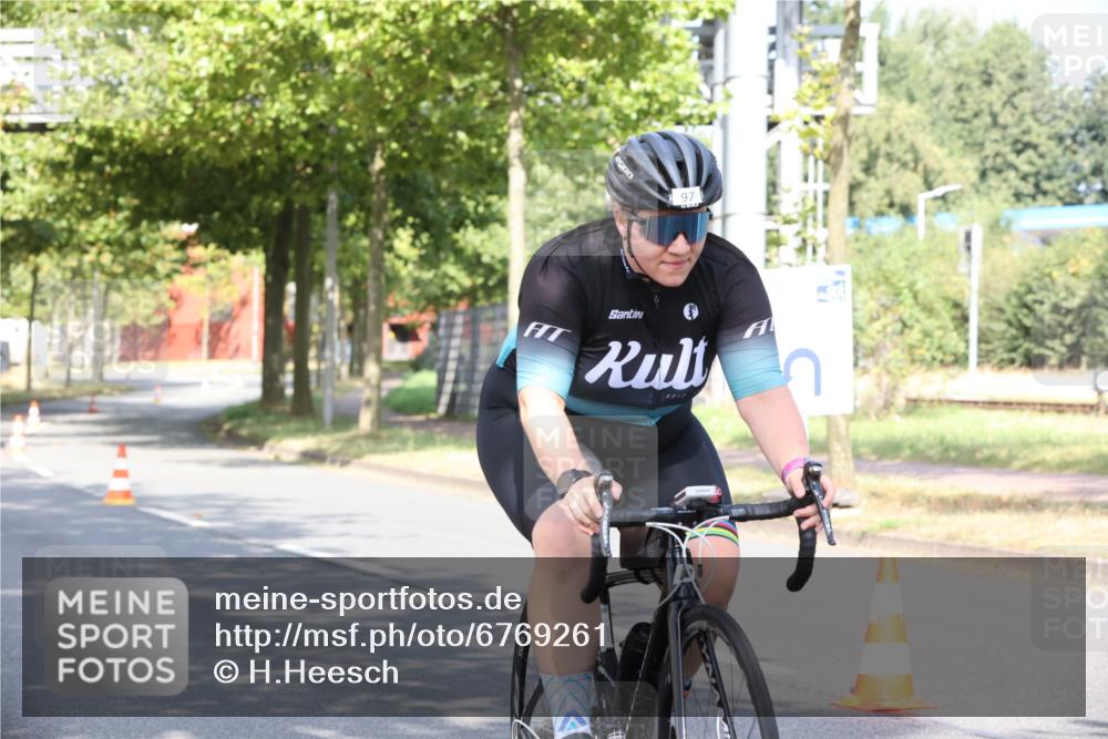 11.08.2024 - GEWOBA Citytriathlon Bremen H.Heesch http://msf.ph/oto/6769261 11.08.2024 10:26:12 Radfahren 36, 39, 54, 97 meine-sportfotos.de