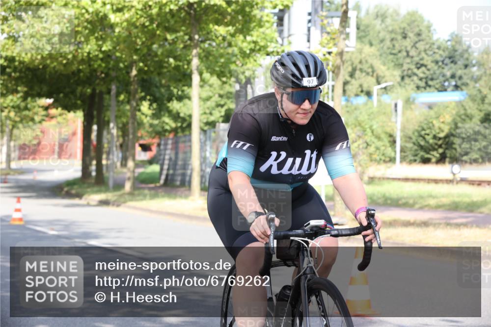 11.08.2024 - GEWOBA Citytriathlon Bremen H.Heesch http://msf.ph/oto/6769262 11.08.2024 10:26:12 Radfahren 36, 39, 54, 97 meine-sportfotos.de
