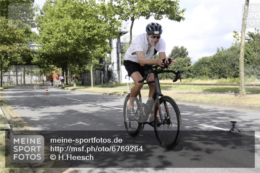 11.08.2024 - GEWOBA Citytriathlon Bremen H.Heesch http://msf.ph/oto/6769264 11.08.2024 11:37:45 Radfahren 751, 856, 898 meine-sportfotos.de