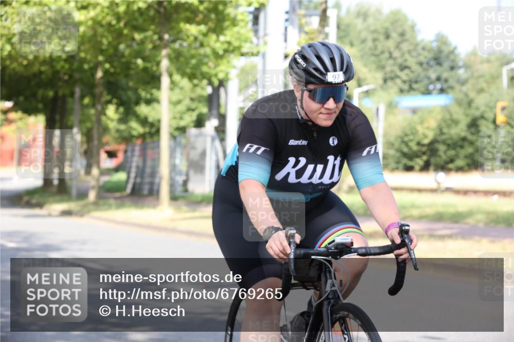11.08.2024 - GEWOBA Citytriathlon Bremen H.Heesch http://msf.ph/oto/6769265 11.08.2024 10:26:12 Radfahren 36, 39, 54, 97 meine-sportfotos.de