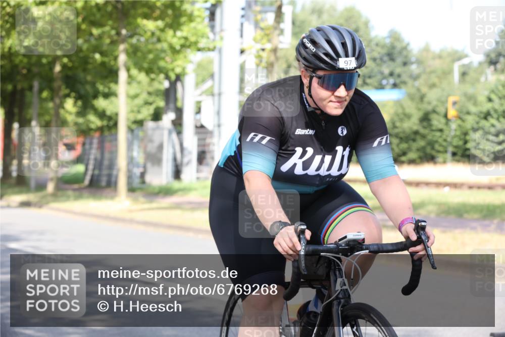 11.08.2024 - GEWOBA Citytriathlon Bremen H.Heesch http://msf.ph/oto/6769268 11.08.2024 10:26:12 Radfahren 36, 39, 54, 97 meine-sportfotos.de