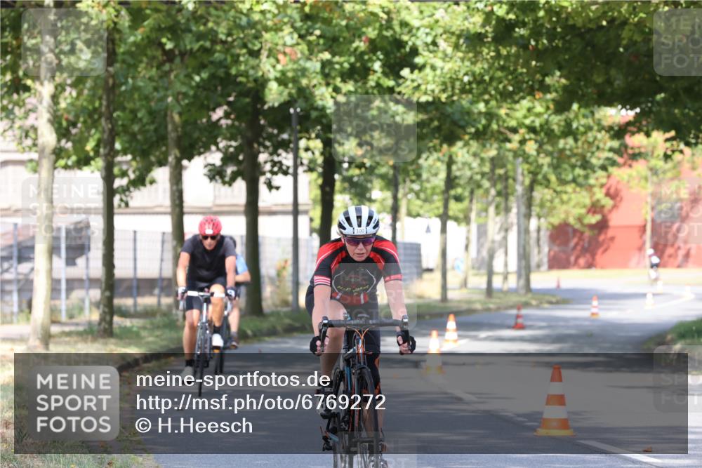 11.08.2024 - GEWOBA Citytriathlon Bremen H.Heesch http://msf.ph/oto/6769272 11.08.2024 10:27:46 Radfahren 100, 115 meine-sportfotos.de