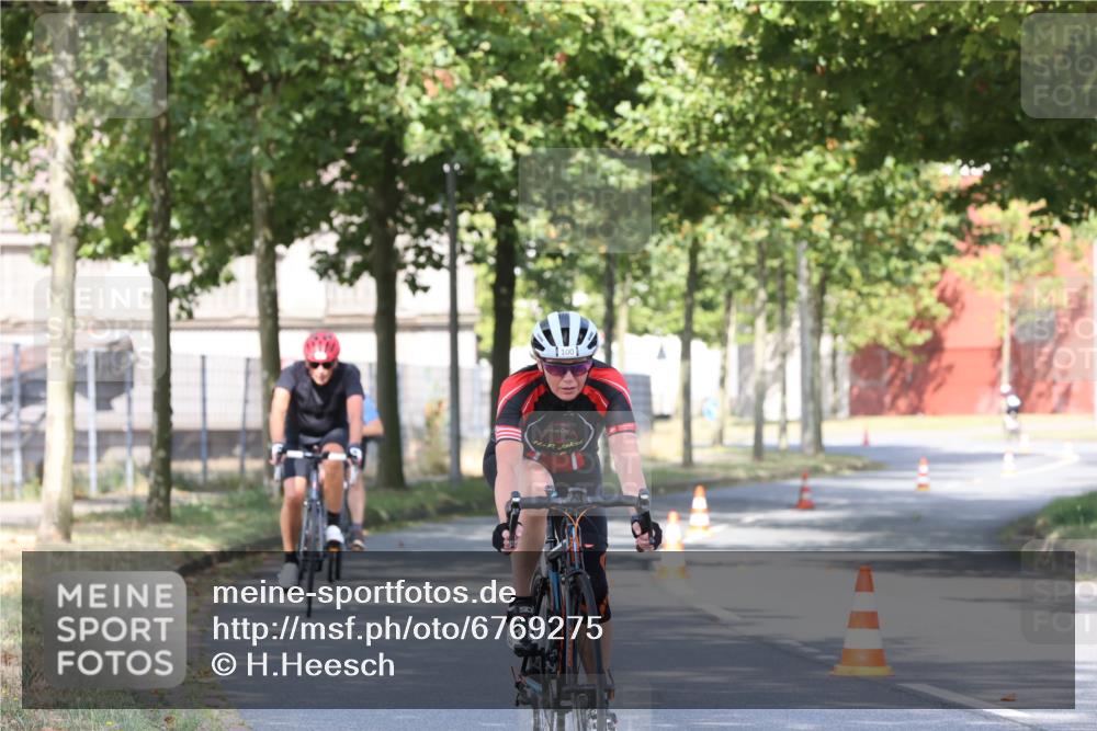 11.08.2024 - GEWOBA Citytriathlon Bremen H.Heesch http://msf.ph/oto/6769275 11.08.2024 10:27:46 Radfahren 100, 115 meine-sportfotos.de