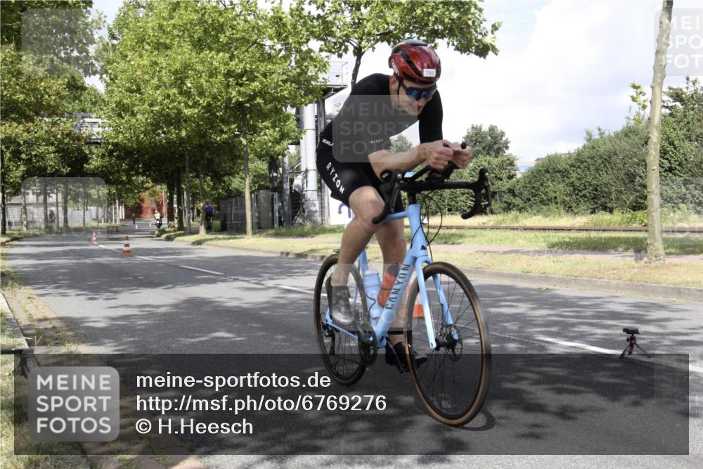 11.08.2024 - GEWOBA Citytriathlon Bremen H.Heesch http://msf.ph/oto/6769276 11.08.2024 11:38:27 Radfahren 781, 791 meine-sportfotos.de