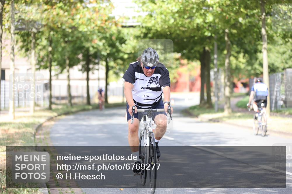11.08.2024 - GEWOBA Citytriathlon Bremen H.Heesch http://msf.ph/oto/6769277 11.08.2024 10:42:36 Radfahren 12, 67, 68, 74, 88, 106 meine-sportfotos.de