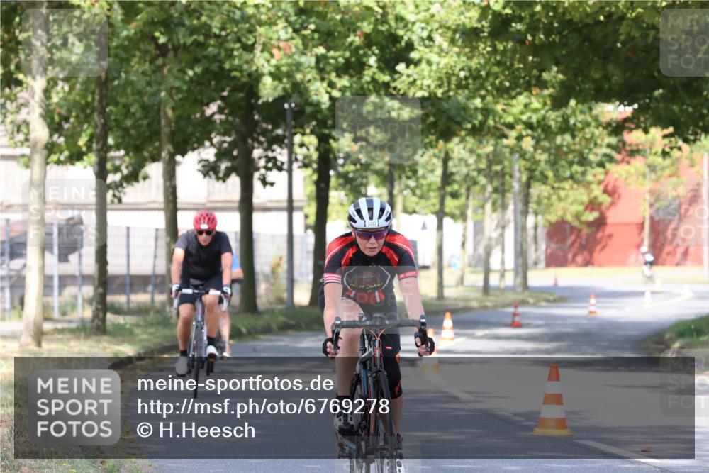 11.08.2024 - GEWOBA Citytriathlon Bremen H.Heesch http://msf.ph/oto/6769278 11.08.2024 10:27:46 Radfahren 100, 115 meine-sportfotos.de