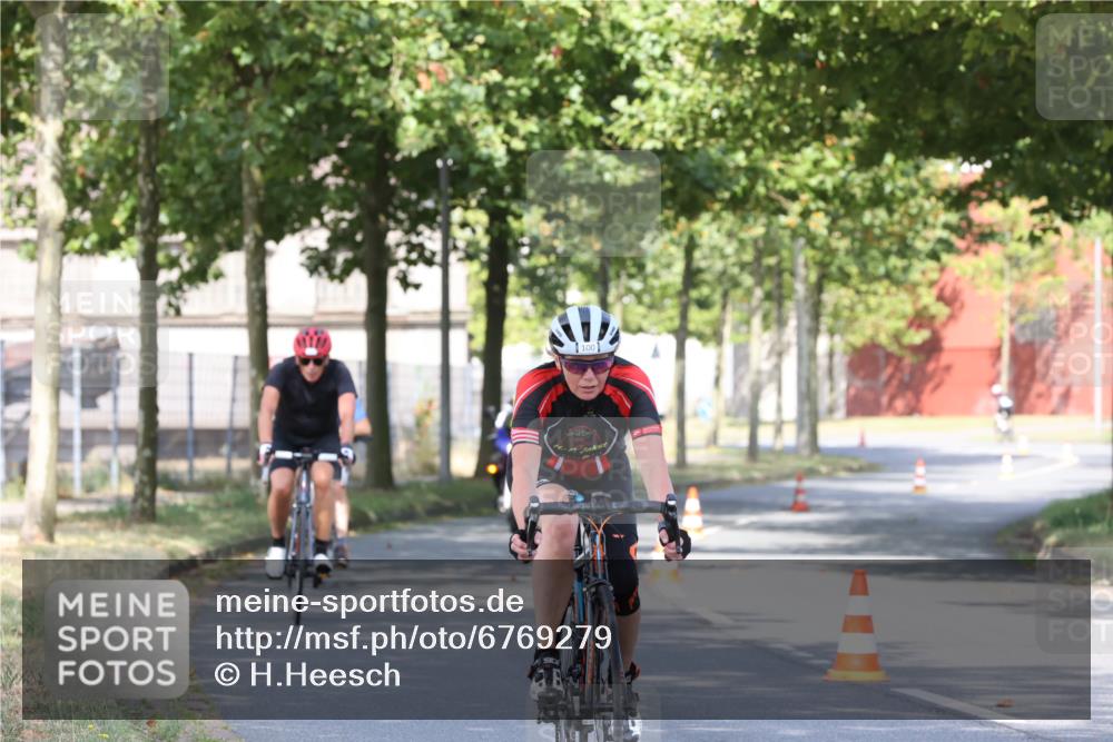 11.08.2024 - GEWOBA Citytriathlon Bremen H.Heesch http://msf.ph/oto/6769279 11.08.2024 10:27:46 Radfahren 100, 115 meine-sportfotos.de
