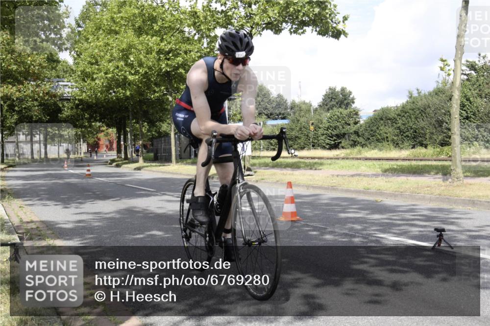 11.08.2024 - GEWOBA Citytriathlon Bremen H.Heesch http://msf.ph/oto/6769280 11.08.2024 11:38:33 Radfahren 769, 781, 791, 824 meine-sportfotos.de
