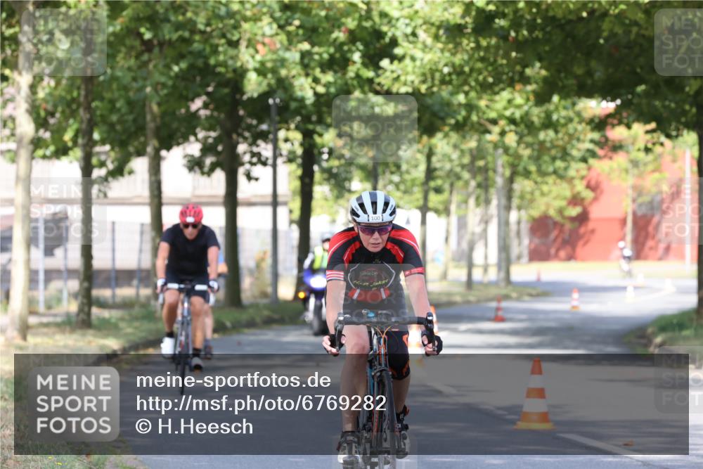 11.08.2024 - GEWOBA Citytriathlon Bremen H.Heesch http://msf.ph/oto/6769282 11.08.2024 10:27:46 Radfahren 100, 115 meine-sportfotos.de