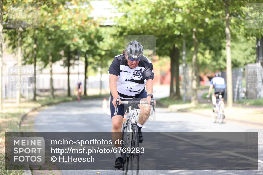 11.08.2024 - GEWOBA Citytriathlon Bremen H.Heesch http://msf.ph/oto/6769283 11.08.2024 10:42:36 Radfahren 12, 67, 68, 74, 88, 106 meine-sportfotos.de