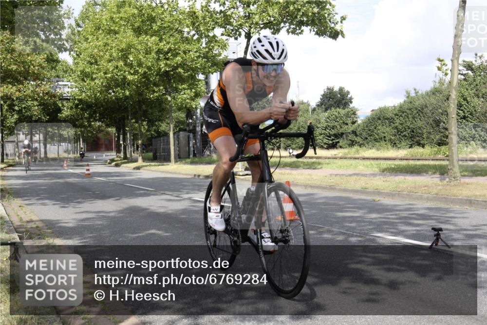 11.08.2024 - GEWOBA Citytriathlon Bremen H.Heesch http://msf.ph/oto/6769284 11.08.2024 11:38:41 Radfahren 769, 781, 791, 824, 1038 meine-sportfotos.de