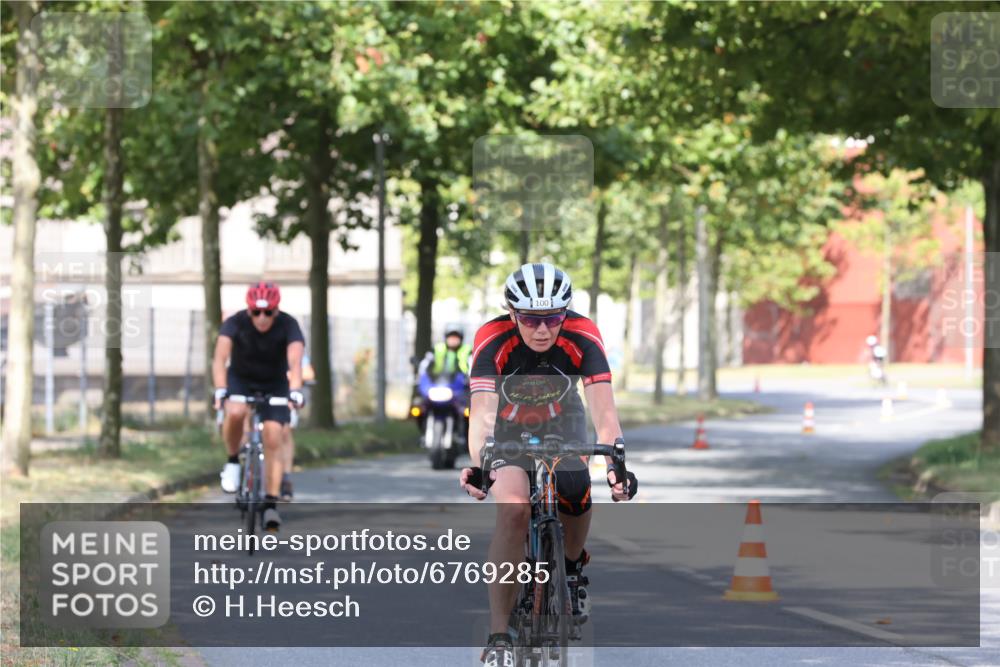 11.08.2024 - GEWOBA Citytriathlon Bremen H.Heesch http://msf.ph/oto/6769285 11.08.2024 10:27:46 Radfahren 100, 115 meine-sportfotos.de