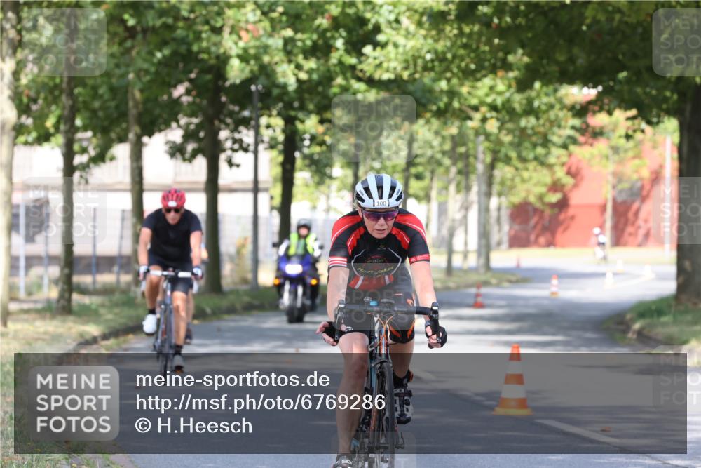 11.08.2024 - GEWOBA Citytriathlon Bremen H.Heesch http://msf.ph/oto/6769286 11.08.2024 10:27:46 Radfahren 100, 115 meine-sportfotos.de