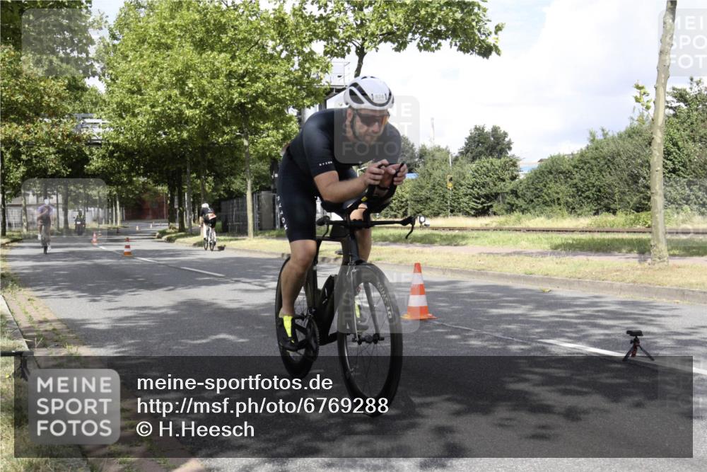 11.08.2024 - GEWOBA Citytriathlon Bremen H.Heesch http://msf.ph/oto/6769288 11.08.2024 11:38:43 Radfahren 769, 791, 824, 1038 meine-sportfotos.de
