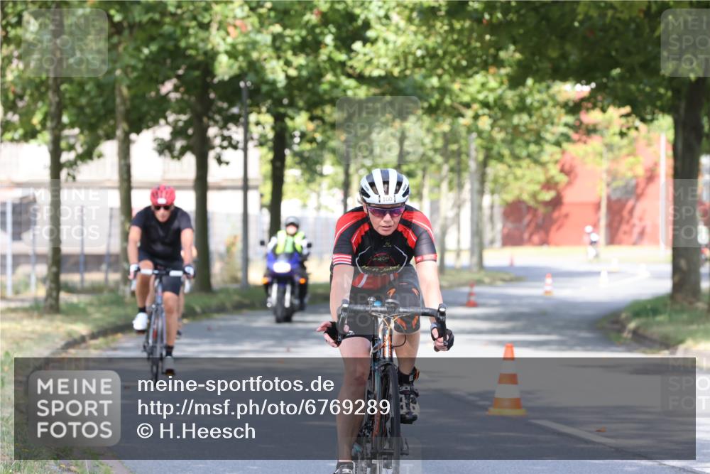 11.08.2024 - GEWOBA Citytriathlon Bremen H.Heesch http://msf.ph/oto/6769289 11.08.2024 10:27:46 Radfahren 100, 115 meine-sportfotos.de