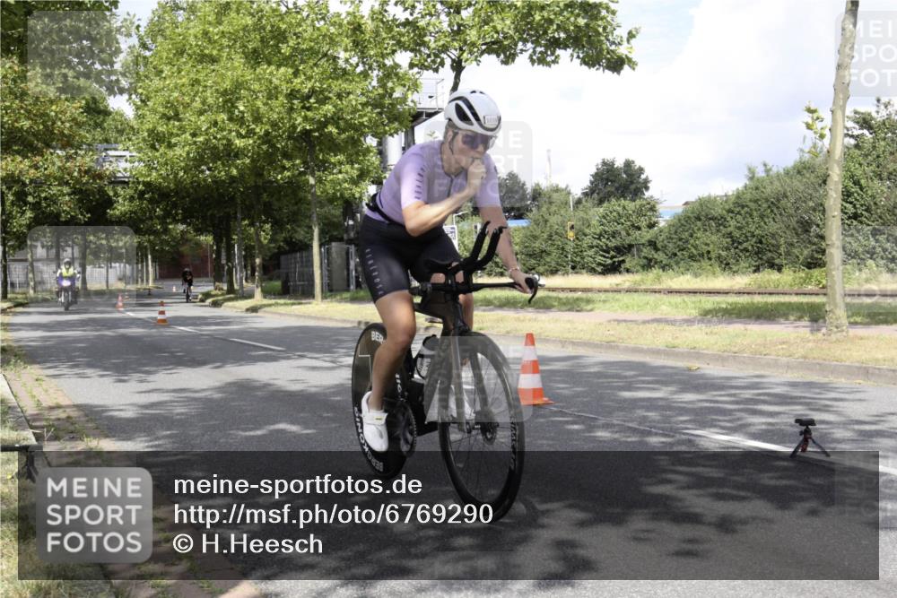 11.08.2024 - GEWOBA Citytriathlon Bremen H.Heesch http://msf.ph/oto/6769290 11.08.2024 11:38:46 Radfahren 769, 791, 824, 1038 meine-sportfotos.de